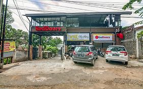 RedDoorz Plus near Akademi Kepolisian Semarang 3